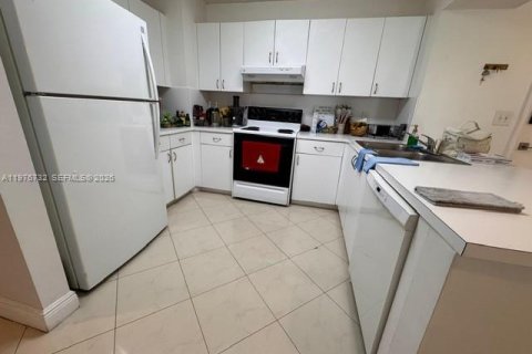 Condo in Miami, Florida, 3 bedrooms  № 2040575 - photo 3