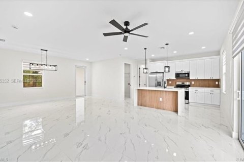 Купить виллу или дом в Лихай-Эйкерс, Флорида 3 спальни, № 2010182 - фото 5