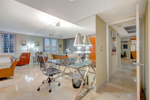 Condominio en alquiler en Miami Beach, Florida, 2 dormitorios, 114.27 m2 № 2018905 - foto 18