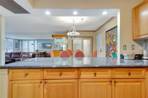 Condominio en alquiler en Miami Beach, Florida, 2 dormitorios, 114.27 m2 № 2018905 - foto 11