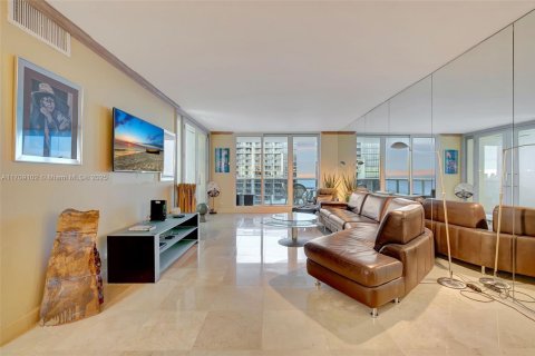 Condominio en alquiler en Miami Beach, Florida, 2 dormitorios, 114.27 m2 № 2018905 - foto 4