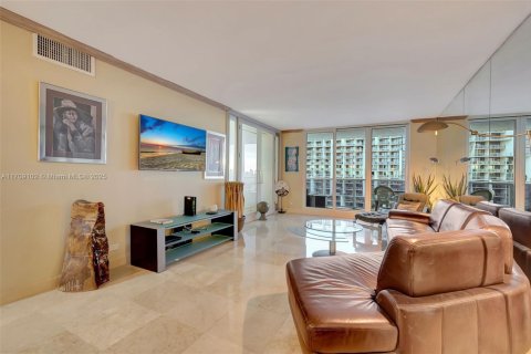 Condominio en alquiler en Miami Beach, Florida, 2 dormitorios, 114.27 m2 № 2018905 - foto 3