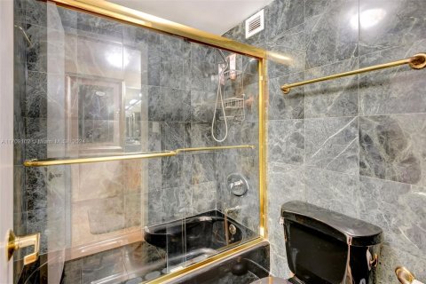 Condominio en alquiler en Miami Beach, Florida, 2 dormitorios, 114.27 m2 № 2018905 - foto 17