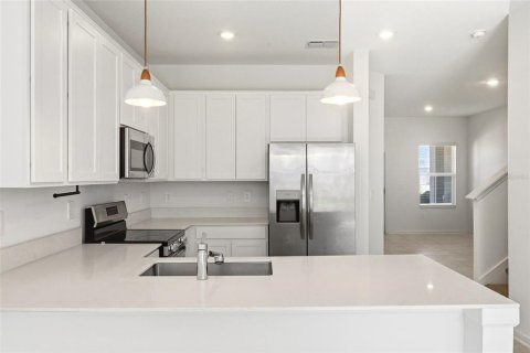 Touwnhouse à louer à Clermont, Floride: 3 chambres, 170.38 m2 № 2339529 - photo 12