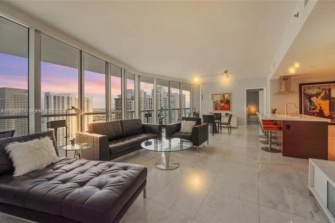 Copropriété à louer à Miami, Floride: 2 chambres, 151.71 m2 № 1983994 - photo 3