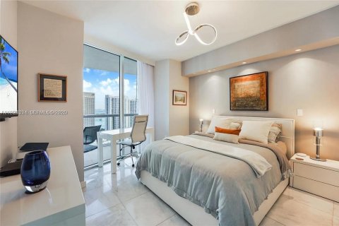 Copropriété à louer à Miami, Floride: 2 chambres, 151.71 m2 № 1983994 - photo 16