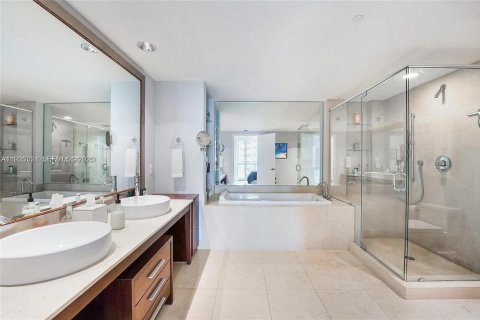 Copropriété à louer à Miami, Floride: 2 chambres, 151.71 m2 № 1983994 - photo 15