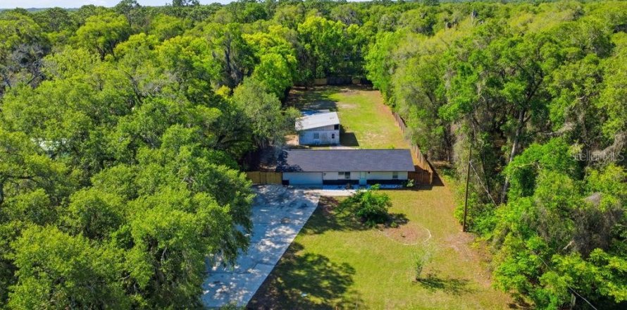 Commercial property in Orange City, Florida 83.61 sq.m. № 2201330