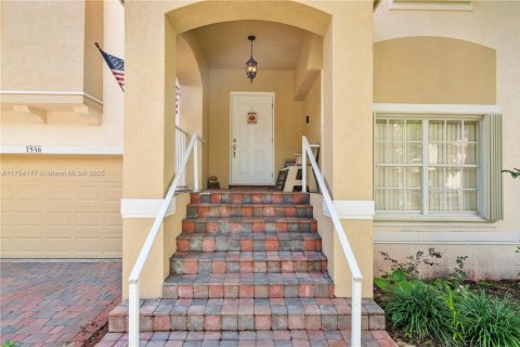 Villa ou maison à vendre à Pembroke Pines, Floride: 3 chambres, 201.41 m2 № 2022799 - photo 2