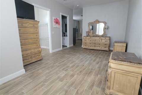 House in Polk City, Florida 5 bedrooms, 476.96 sq.m. № 1721571 - photo 25
