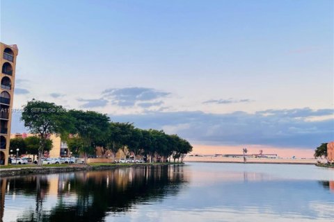 Condo à Miami, Floride, 1 chambre  № 2038472