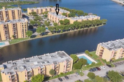 Купить кондоминиум в Майами, Флорида 1 спальня, 52.03м2, № 2038472 - фото 2