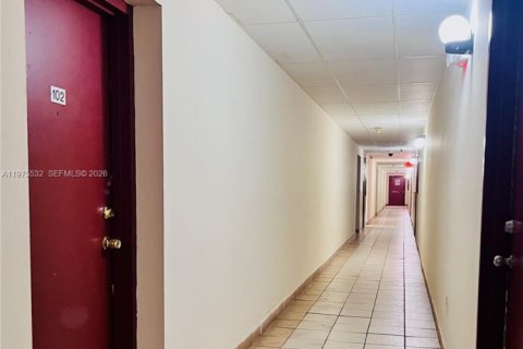 Купить кондоминиум в Майами, Флорида 1 спальня, 52.03м2, № 2038472 - фото 11