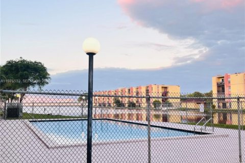 Купить кондоминиум в Майами, Флорида 1 спальня, 52.03м2, № 2038472 - фото 19