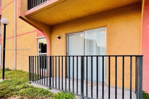 Купить кондоминиум в Майами, Флорида 1 спальня, 52.03м2, № 2038472 - фото 12