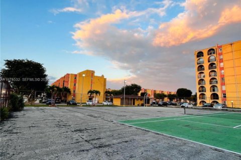 Купить кондоминиум в Майами, Флорида 1 спальня, 52.03м2, № 2038472 - фото 15