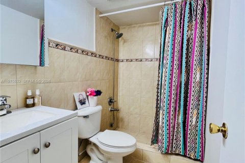 Купить кондоминиум в Майами, Флорида 1 спальня, 52.03м2, № 2038472 - фото 6
