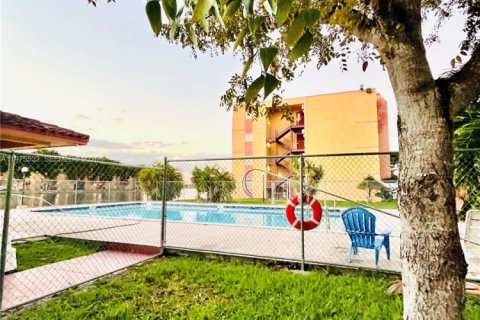 Купить кондоминиум в Майами, Флорида 1 спальня, 52.03м2, № 2038472 - фото 14