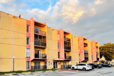 Купить кондоминиум в Майами, Флорида 1 спальня, 52.03м2, № 2038472 - фото 10