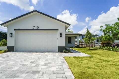 Купить виллу или дом в Уэст-Палм-Бич, Флорида 3 комнаты, 171.87м2, № 2086371 - фото 1