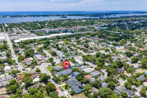 Купить виллу или дом в Уэст-Палм-Бич, Флорида 3 комнаты, 171.87м2, № 2086371 - фото 29