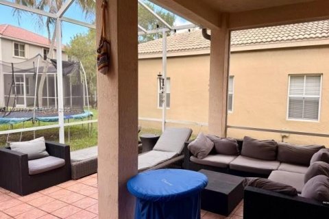 House in Weston, Florida 3 bedrooms, 126.63 sq.m. № 1995439 - photo 13