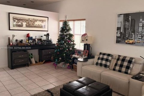 House in Weston, Florida 3 bedrooms, 126.63 sq.m. № 1995439 - photo 3