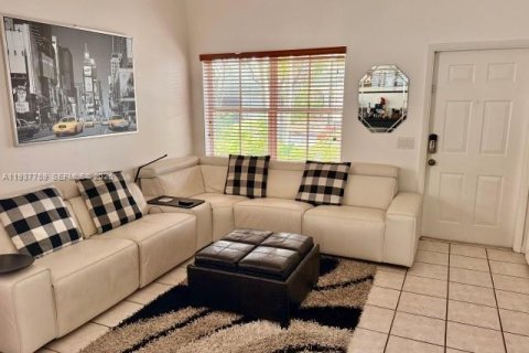 House in Weston, Florida 3 bedrooms, 126.63 sq.m. № 1995439 - photo 2