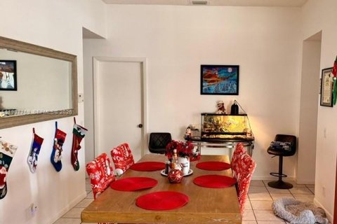 House in Weston, Florida 3 bedrooms, 126.63 sq.m. № 1995439 - photo 4