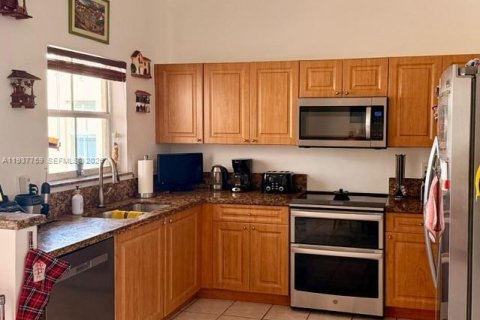 House in Weston, Florida 3 bedrooms, 126.63 sq.m. № 1995439 - photo 5