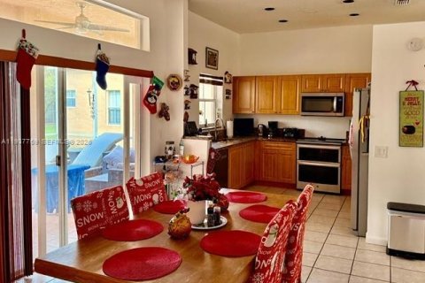 House in Weston, Florida 3 bedrooms, 126.63 sq.m. № 1995439 - photo 7