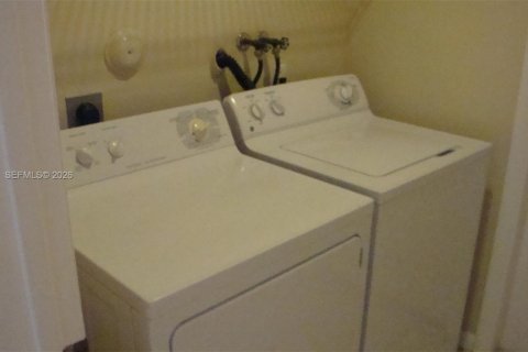 House in Weston, Florida 3 bedrooms, 126.63 sq.m. № 1995439 - photo 10