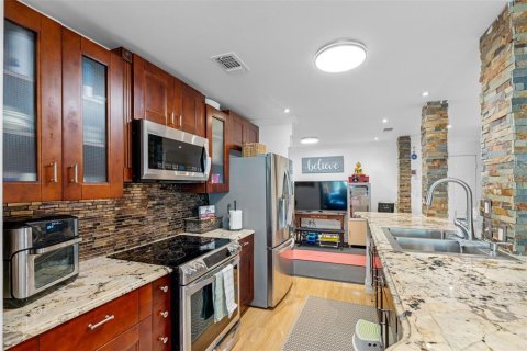 Condo in Tampa, Florida, 3 bedrooms  № 1410017 - photo 8