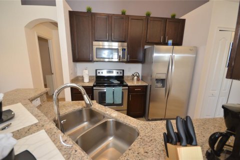 House in Kissimmee, Florida 4 bedrooms, 201.41 sq.m. № 2217916 - photo 8