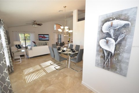 House in Kissimmee, Florida 4 bedrooms, 201.41 sq.m. № 2217916 - photo 4