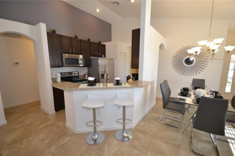 House in Kissimmee, Florida 4 bedrooms, 201.41 sq.m. № 2217916 - photo 7