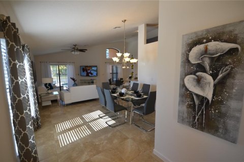 House in Kissimmee, Florida 4 bedrooms, 201.41 sq.m. № 2217916 - photo 2