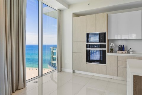 Condo in Riviera Beach, Florida, 2 bedrooms  № 2192272 - photo 11