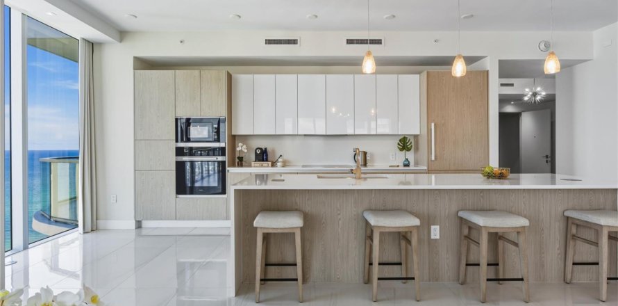 Condo in Riviera Beach, Florida, 2 bedrooms  № 2192272