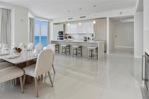 Condo in Riviera Beach, Florida, 2 bedrooms  № 2192272 - photo 7