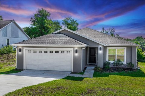 House in Deltona, Florida 3 bedrooms, 148.64 sq.m. № 1690992 - photo 1