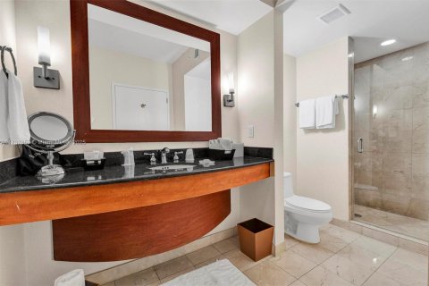 Condo in Sunny Isles Beach, Florida  № 1936870 - photo 19