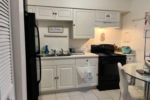 Condo in Orlando, Florida, 2 bedrooms  № 1553642 - photo 2