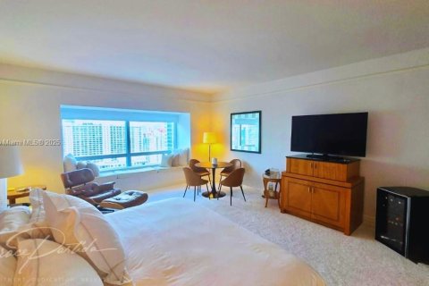 Condominio en venta en Miami, Florida, 57.97 m2 № 1938228 - foto 8