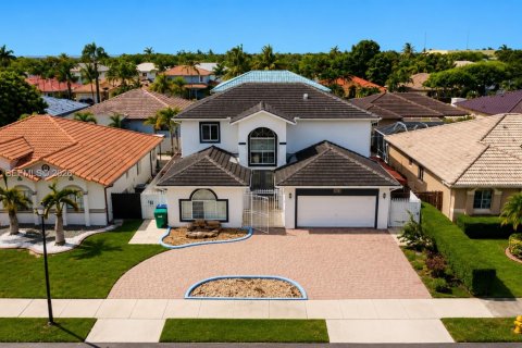 Casa en Miami, Florida 6 dormitorios, 285.67 m2 № 2248144