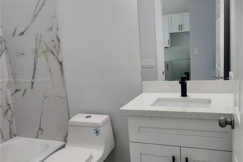 House in Fort Lauderdale, Florida 4 bedrooms, 147.06 sq.m. № 1923108 - photo 22
