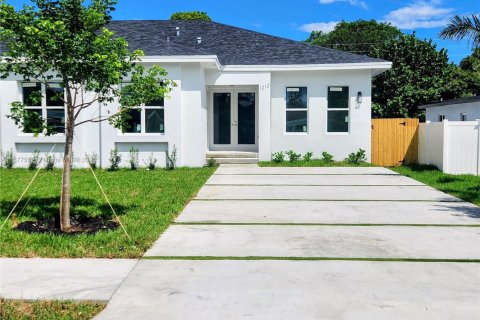 House in Fort Lauderdale, Florida 4 bedrooms, 147.06 sq.m. № 1923108 - photo 2