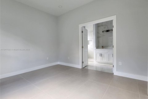 House in Fort Lauderdale, Florida 4 bedrooms, 147.06 sq.m. № 1923108 - photo 24