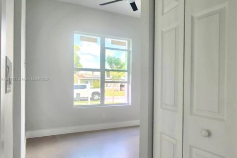 House in Fort Lauderdale, Florida 4 bedrooms, 147.06 sq.m. № 1923108 - photo 10
