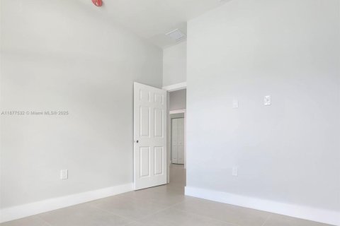 House in Fort Lauderdale, Florida 4 bedrooms, 147.06 sq.m. № 1923108 - photo 18